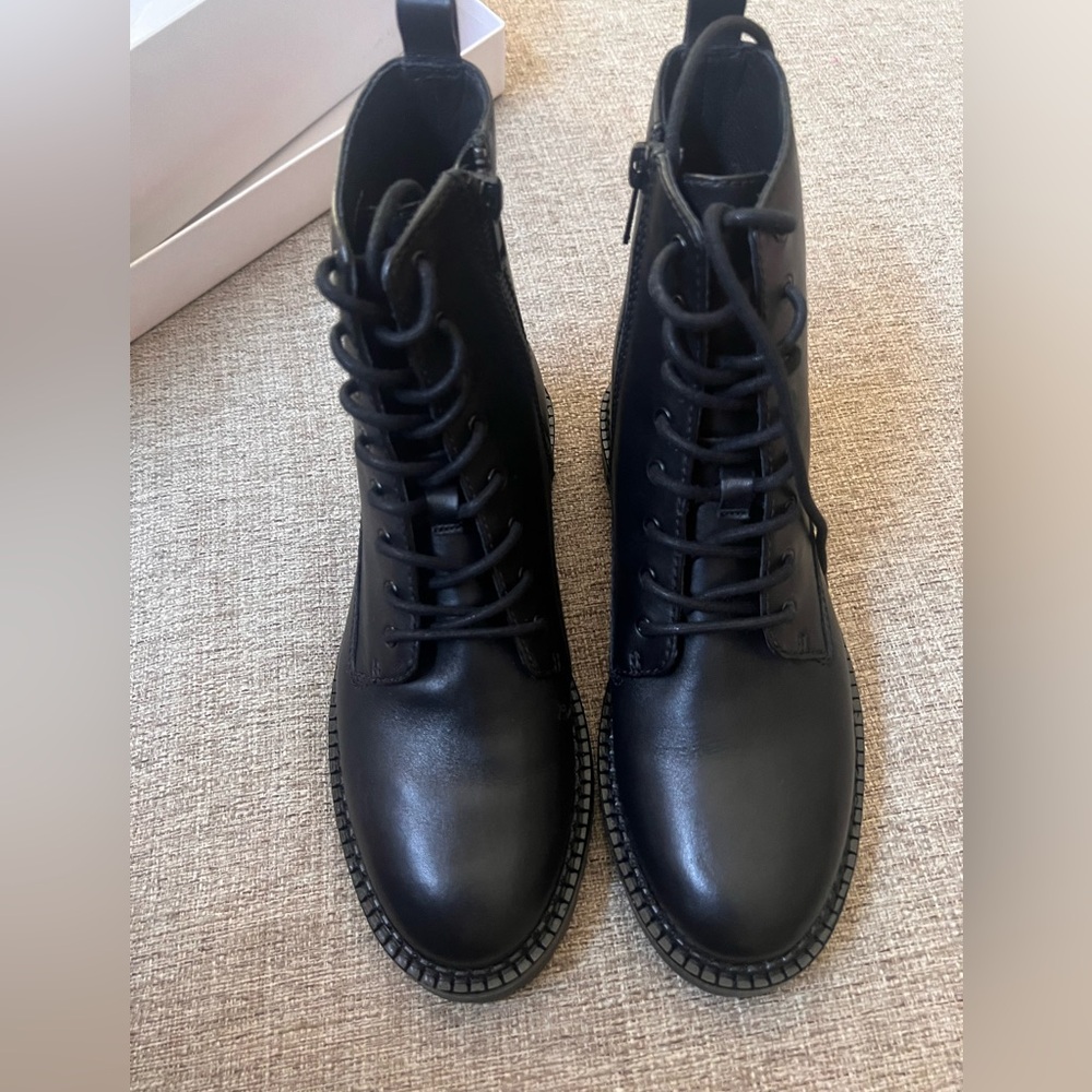 NEW Vince Cabria Lug Black Leather Lace Up Combat Boots Water Repellent Size 6